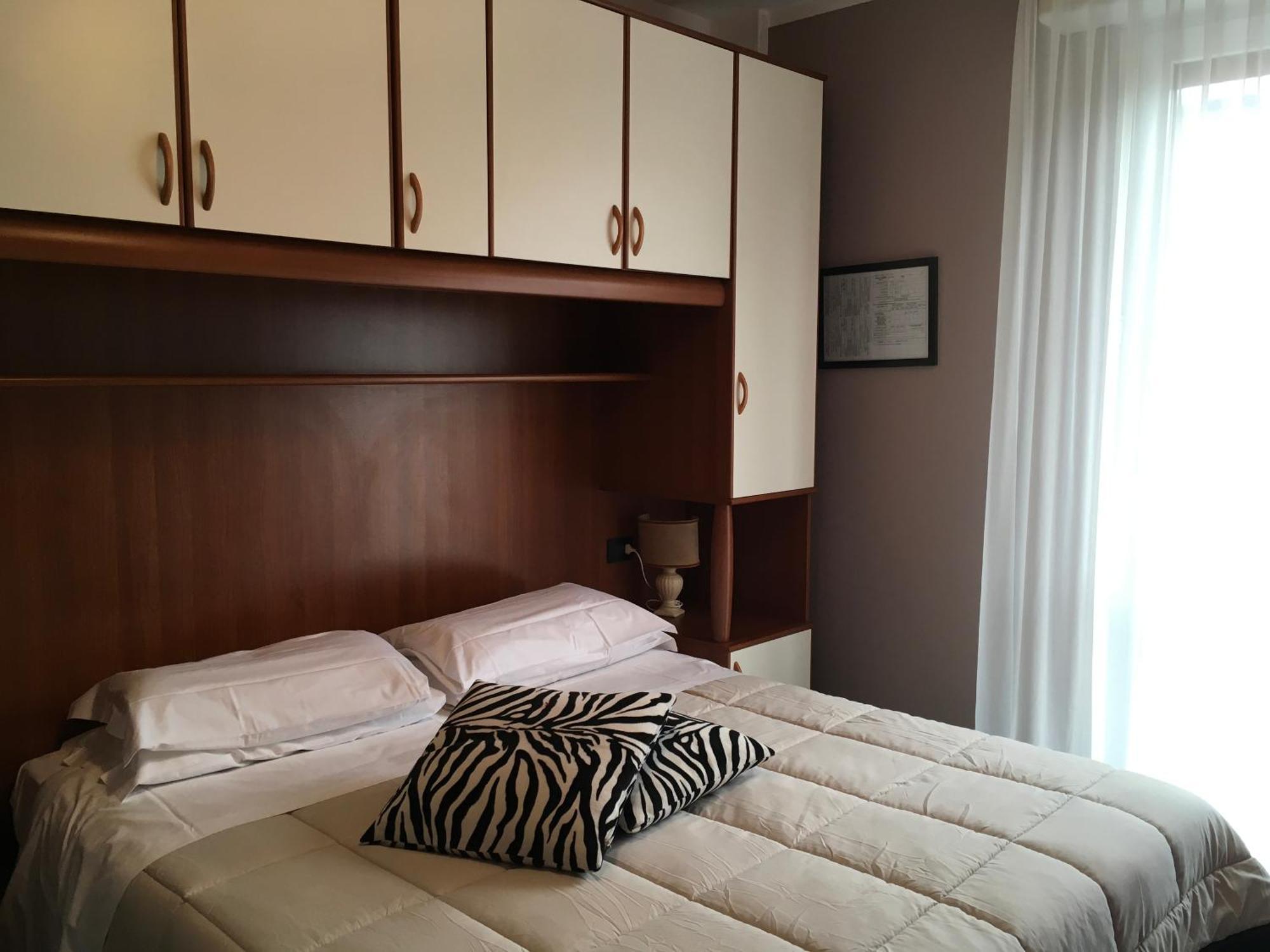 Double or Twin Room Bathroom,1216143403:JPEG